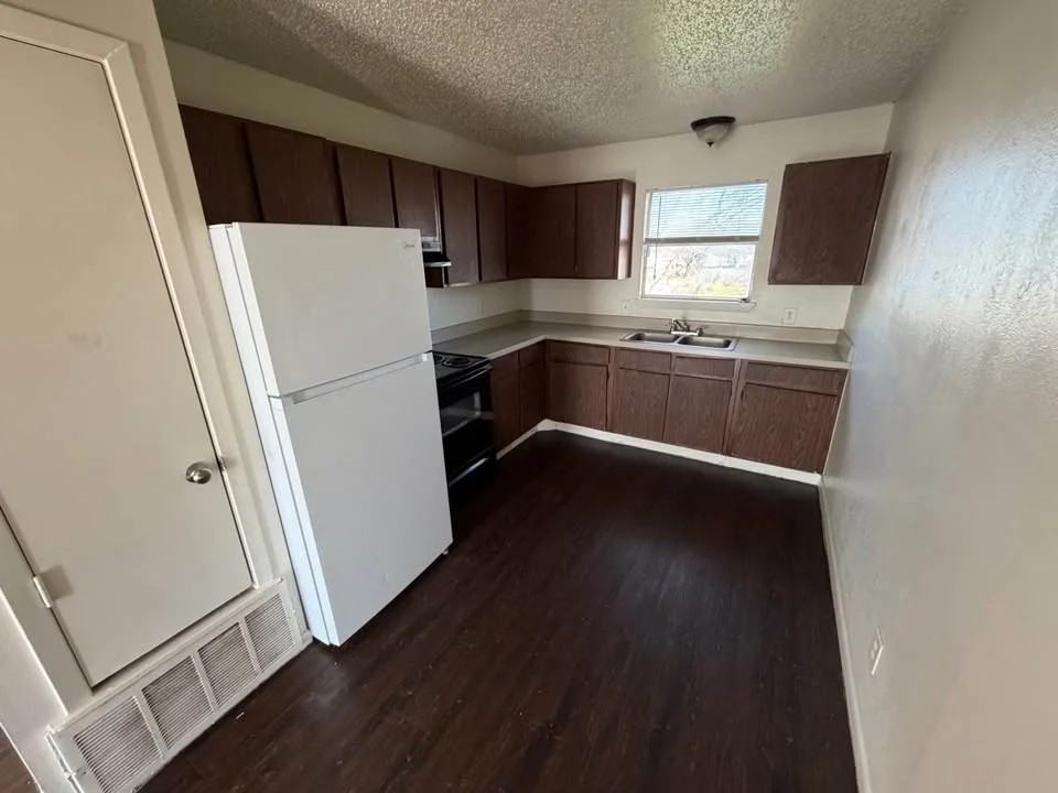 200 S Mott St #10 - Photo 5 of 6