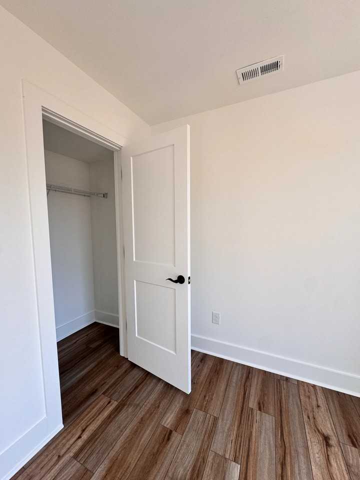 424 Fowler Rd - Photo 7 of 18