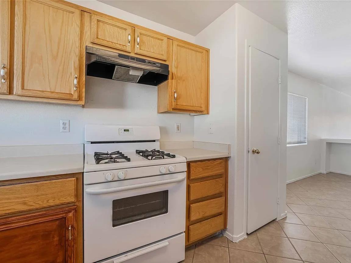 5021 Drifting Pebble St - Photo 4 of 11