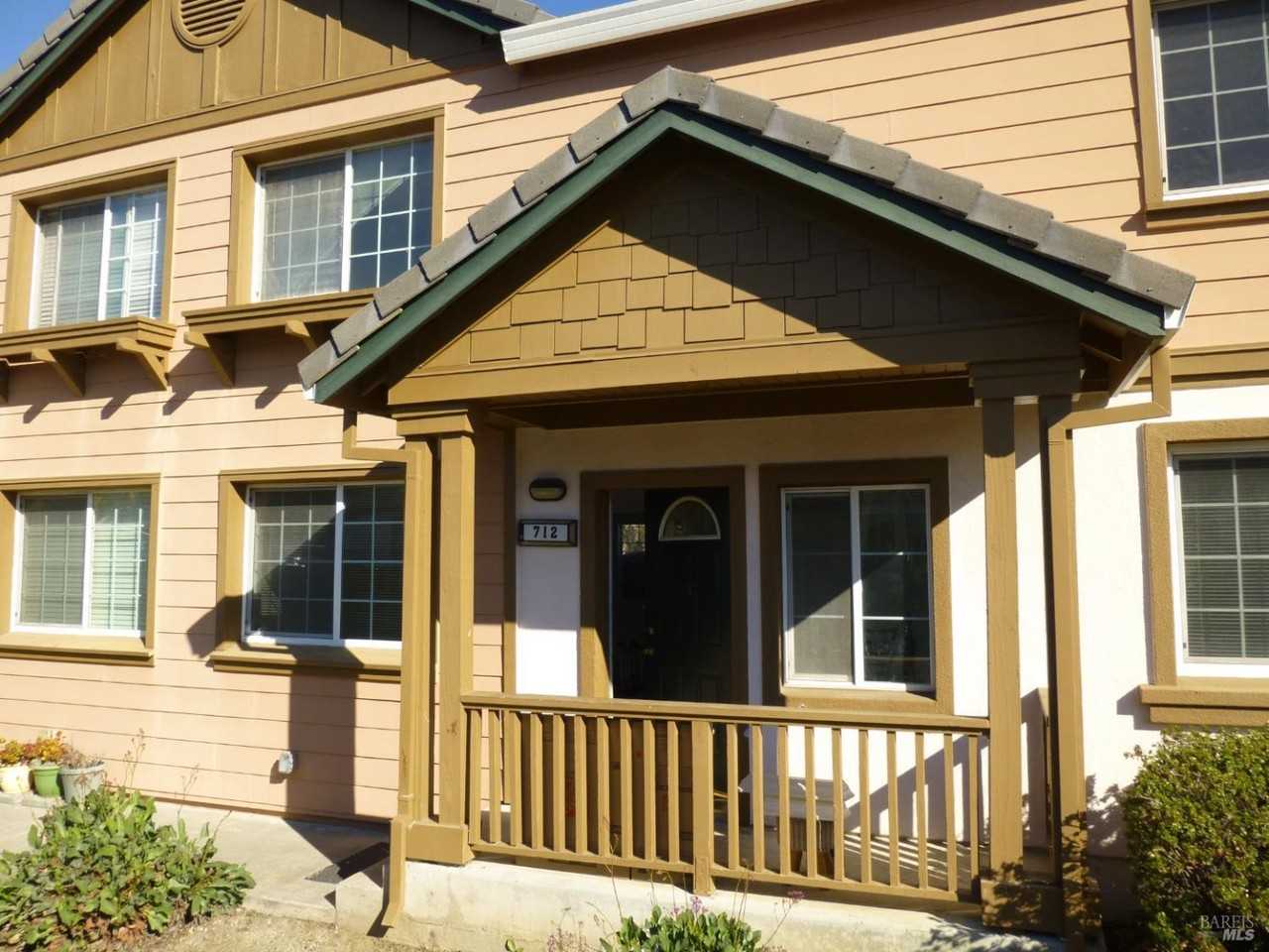 712 Daniels Ave - Photo 4 of 20