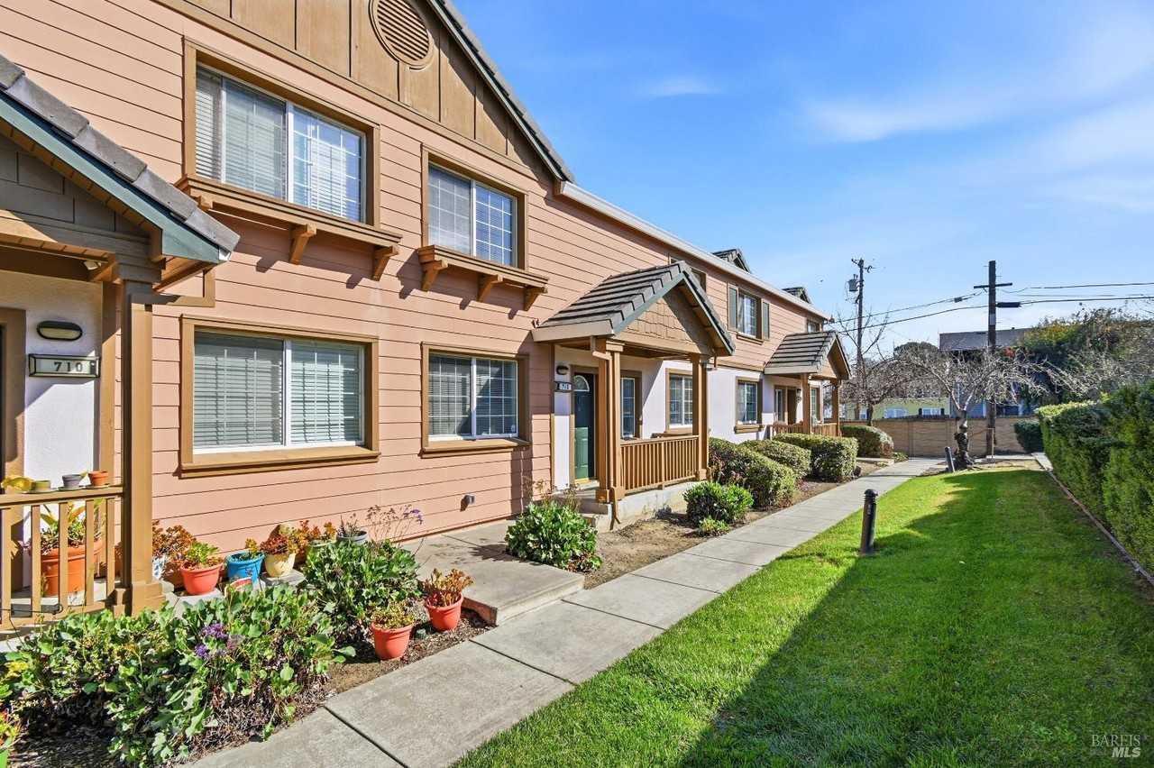 712 Daniels Ave - Photo 6 of 20