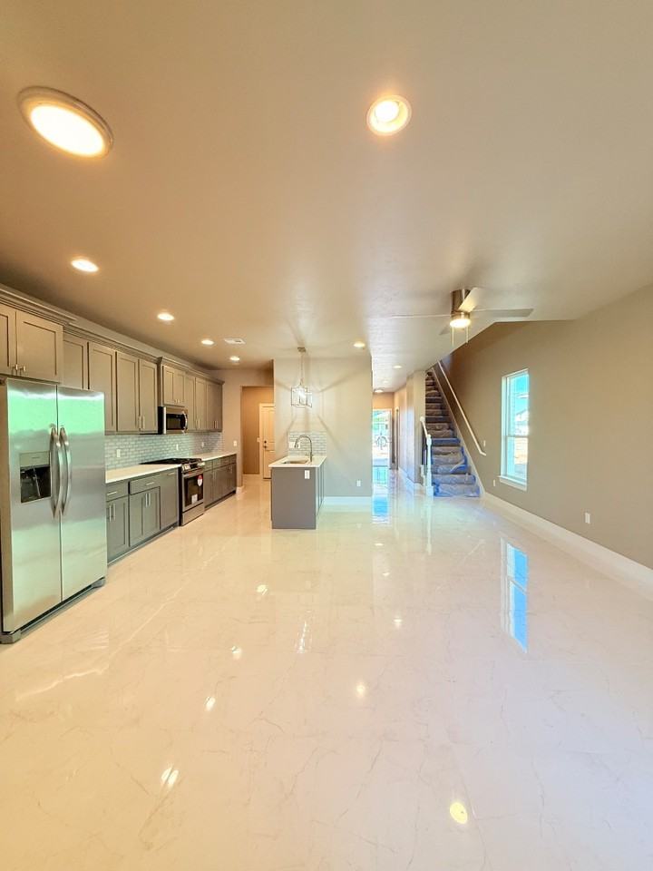 621 Abadan Dr - Photo 6 of 20