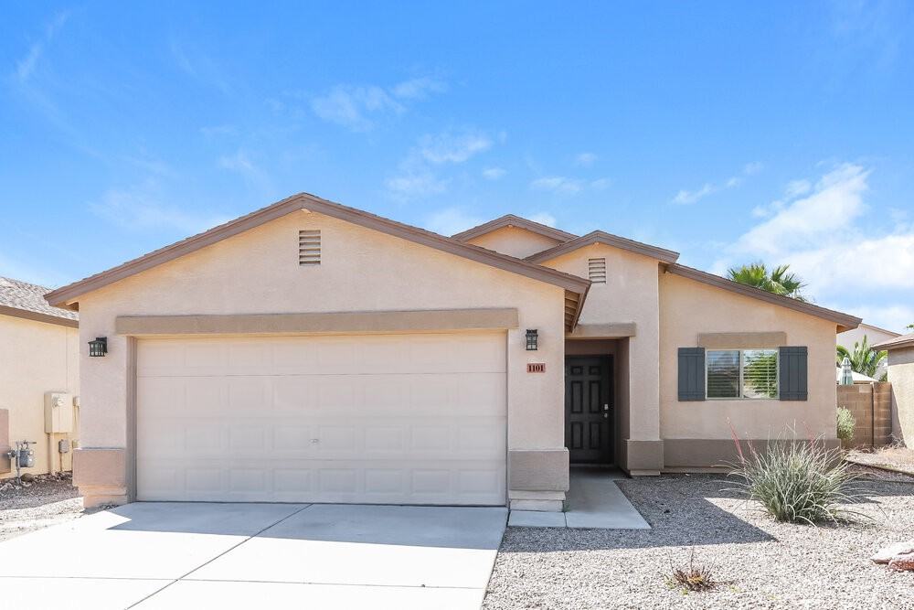 1101 E Desert Rose Trl