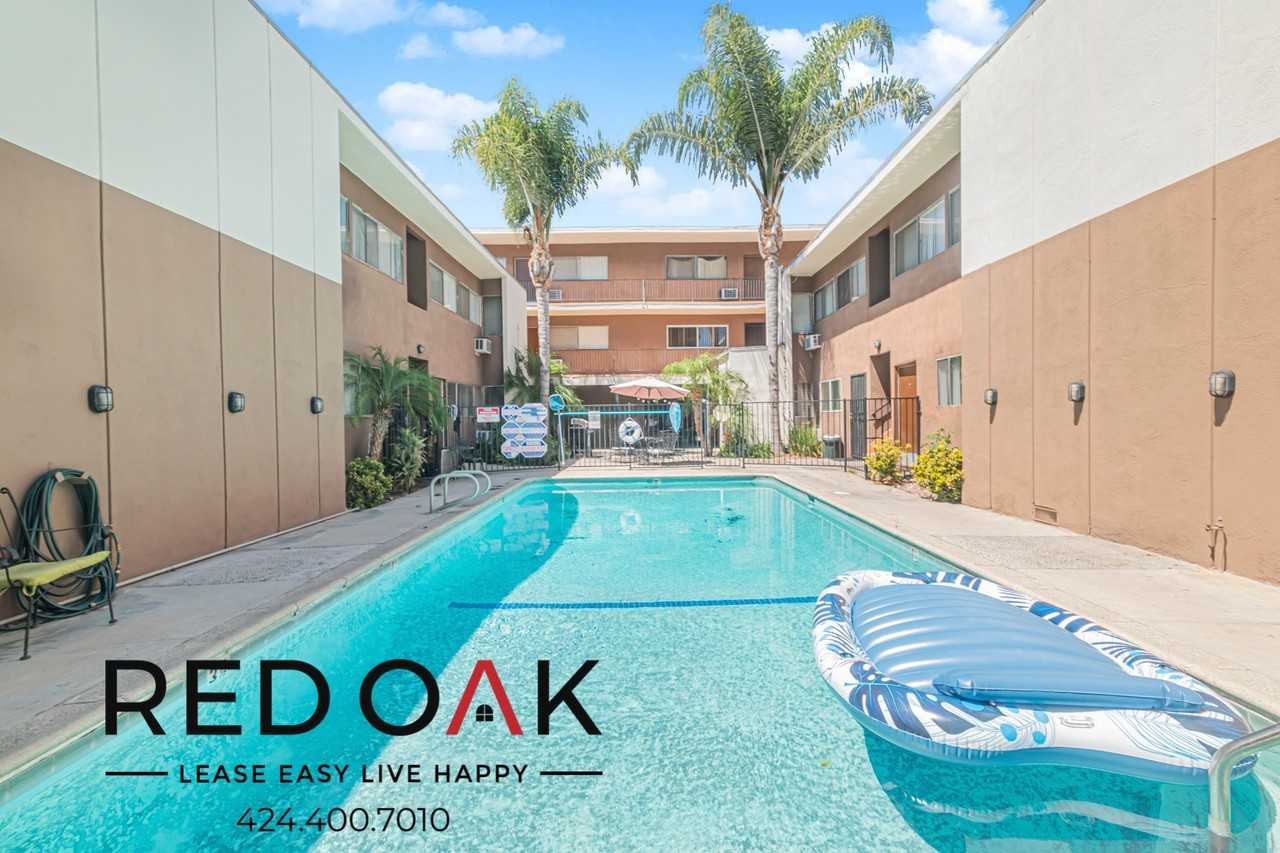 15405 Vanowen St - Photo 4 of 20