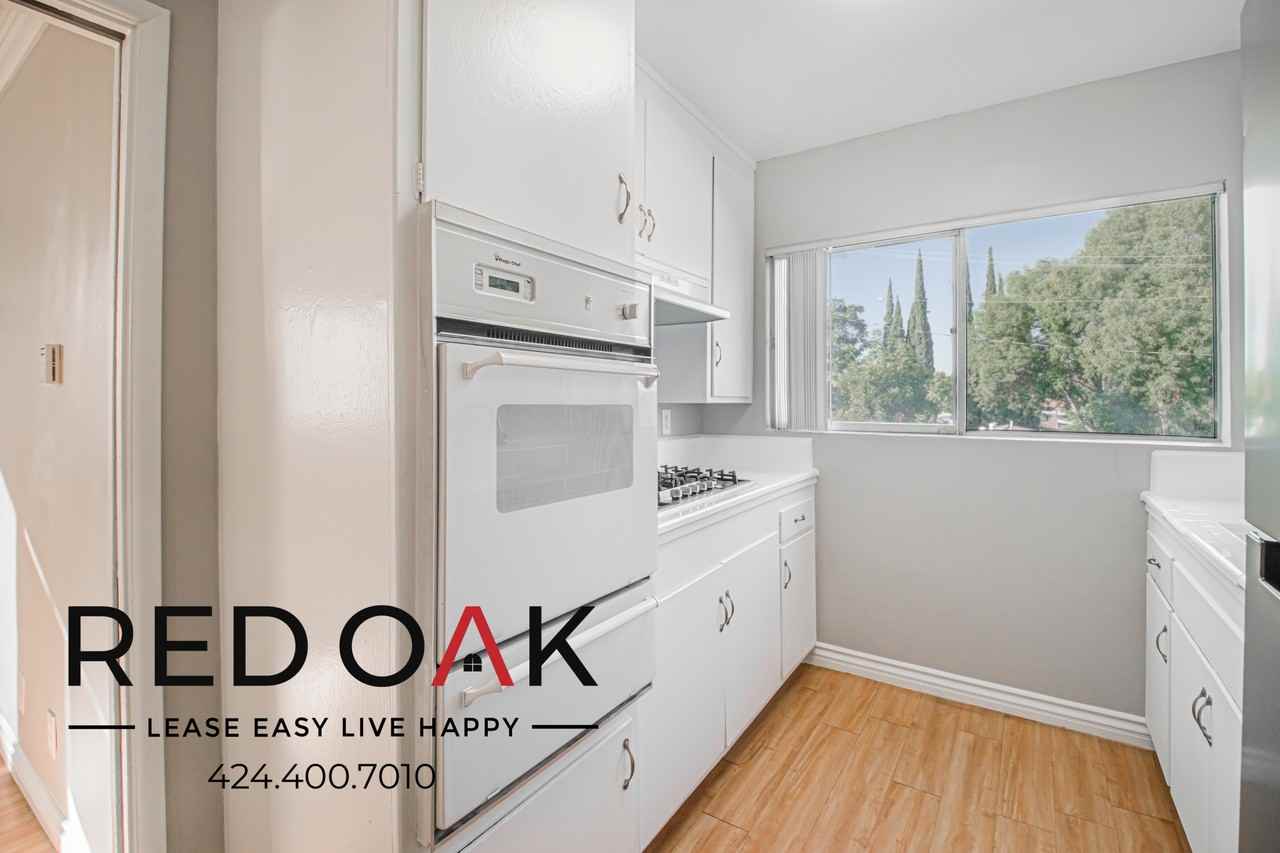 15405 Vanowen St - Photo 5 of 20