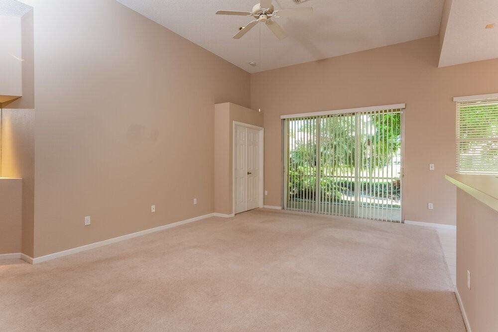 13542 Weyburne Dr - Photo 2 of 13