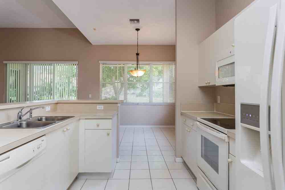 13542 Weyburne Dr - Photo 6 of 13