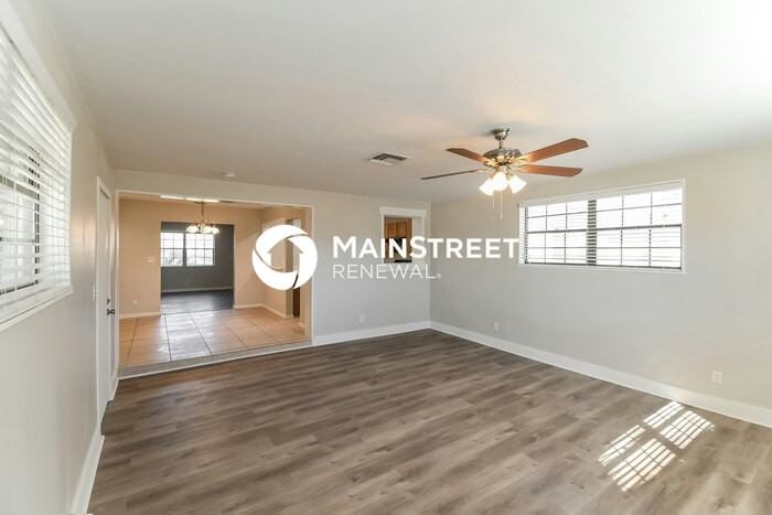 6528 Blackwood Dr - Photo 4 of 16