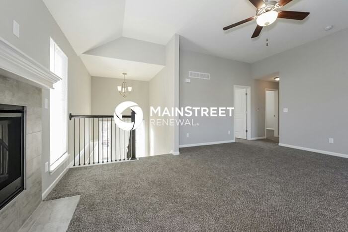 100 Samantha St - Photo 4 of 17