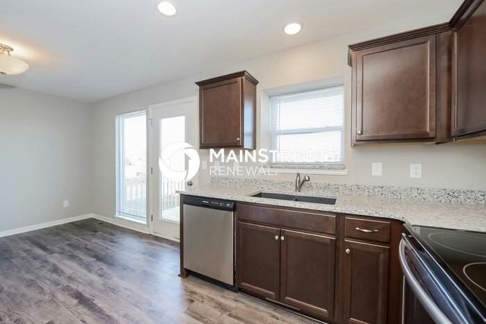 100 Samantha St - Photo 6 of 17