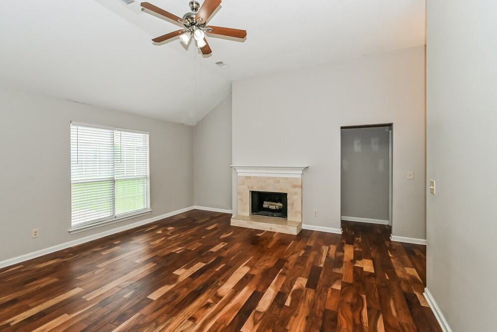 4874 Phipps Dr - Photo 5 of 16