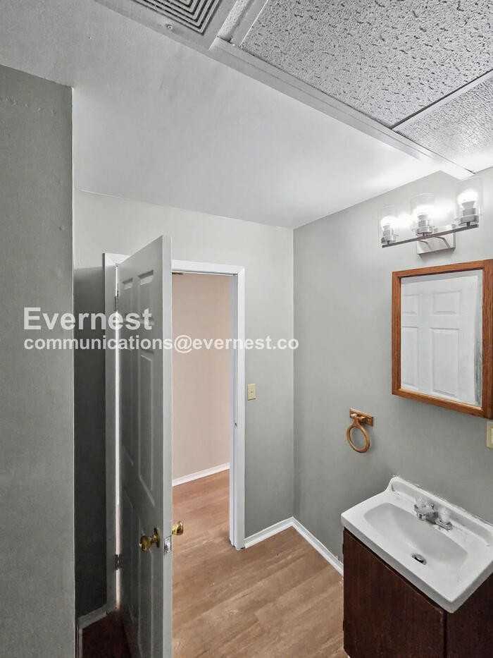 187 Glenn St - Photo 3 of 9