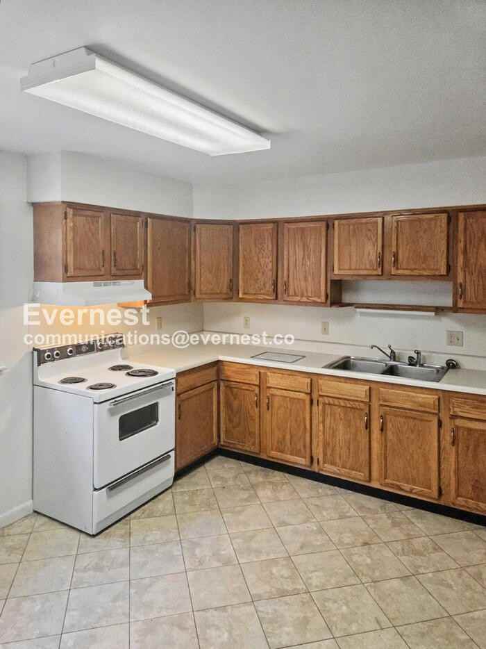 12804 N Cresap St #D - Photo 2 of 9