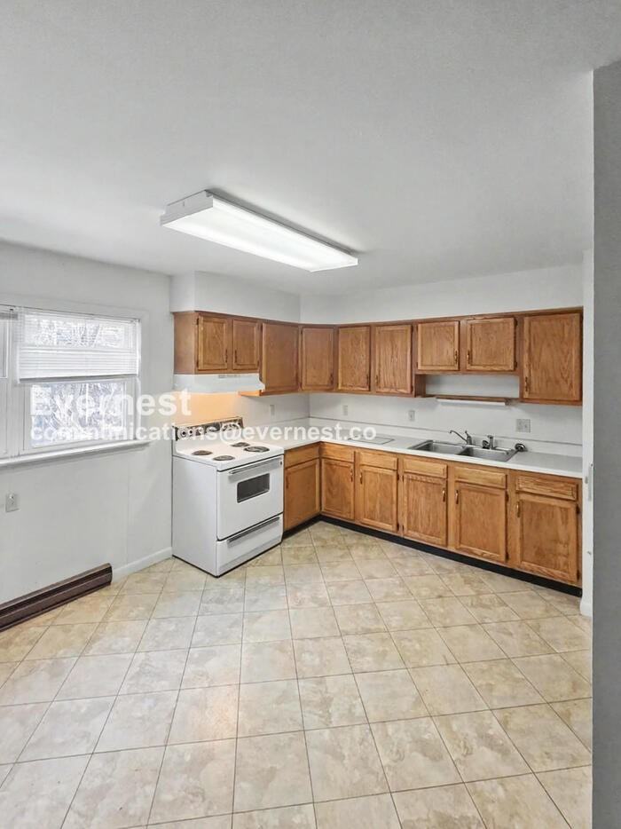 12804 N Cresap St #D - Photo 3 of 9