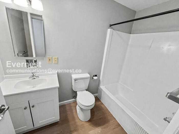 12804 N Cresap St #D - Photo 5 of 9