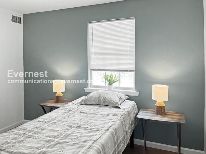 12804 N Cresap St #D - Photo 6 of 9