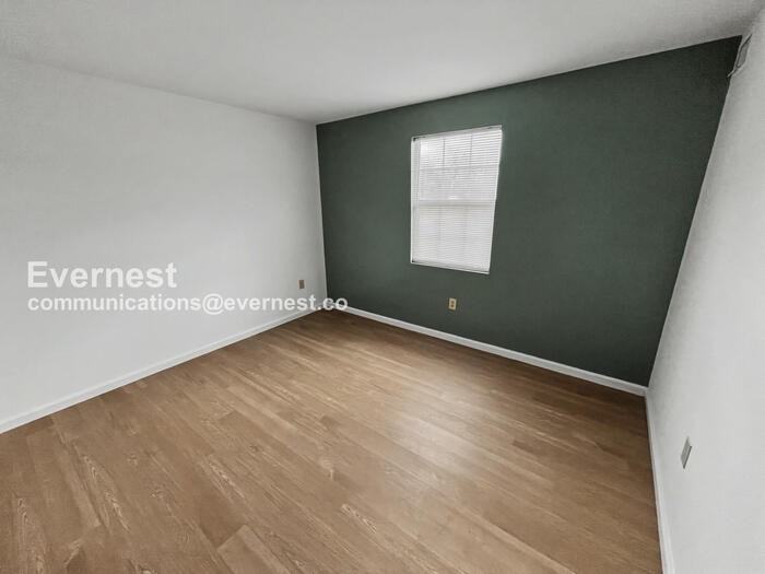 12804 N Cresap St #D - Photo 7 of 9