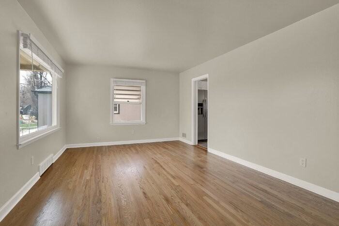 2318 Templeton Gap Rd - Photo 4 of 26