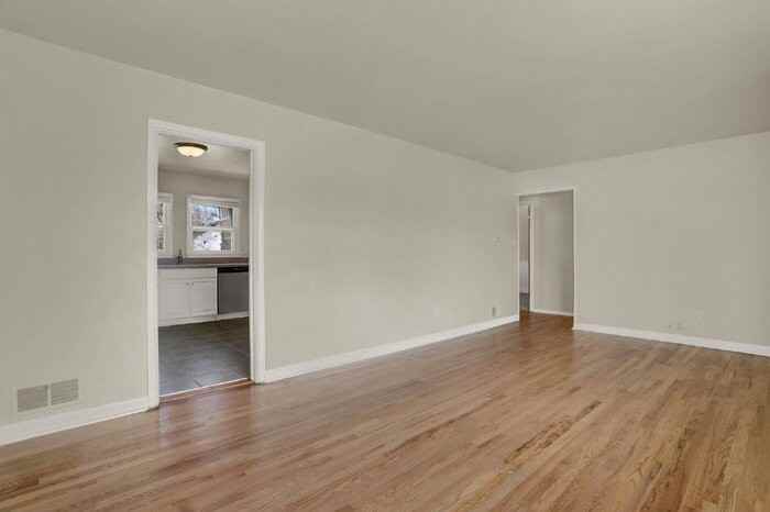 2318 Templeton Gap Rd - Photo 5 of 26