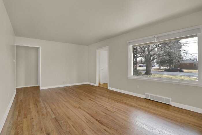 2318 Templeton Gap Rd - Photo 6 of 26