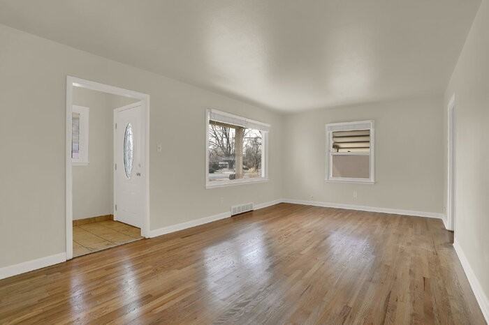 2318 Templeton Gap Rd - Photo 7 of 26