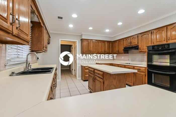 2231 Oak Hollow Ln - Photo 6 of 17