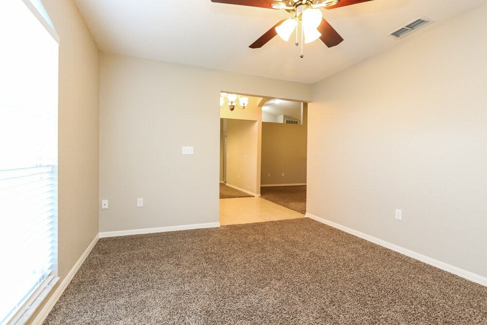 5800 Driftwood Dr - Photo 2 of 15