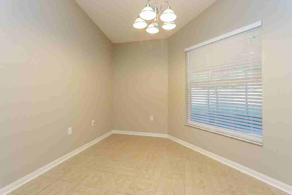 5800 Driftwood Dr - Photo 4 of 15