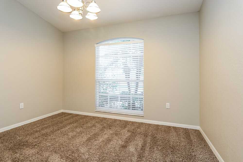 5800 Driftwood Dr - Photo 5 of 15