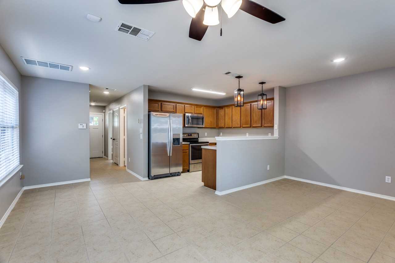 3127 Lubbock Ave #3127 - Photo 4 of 15