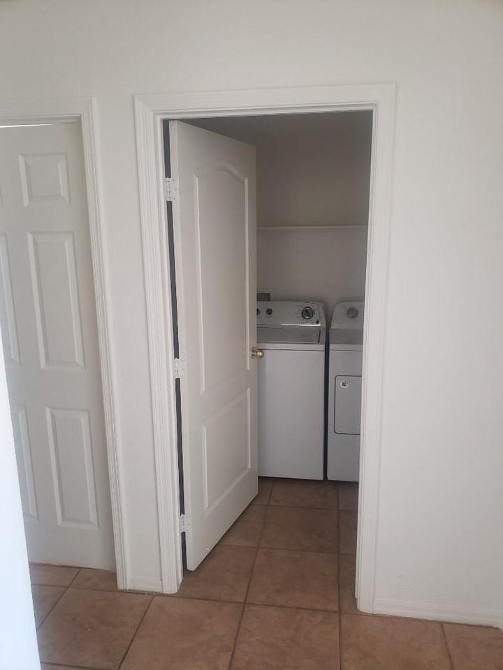 403 N Sunshine Blvd #C - Photo 3 of 15