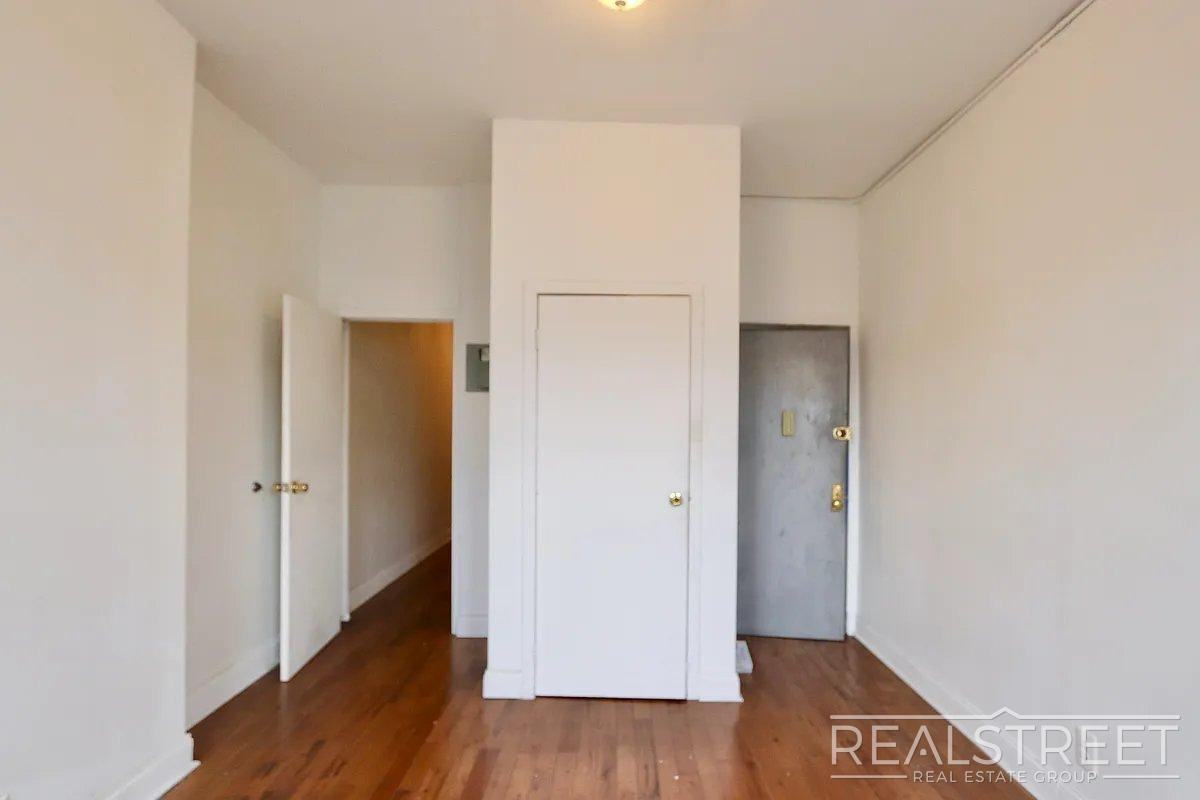 297 Troutman St #2R - Photo 5 of 9