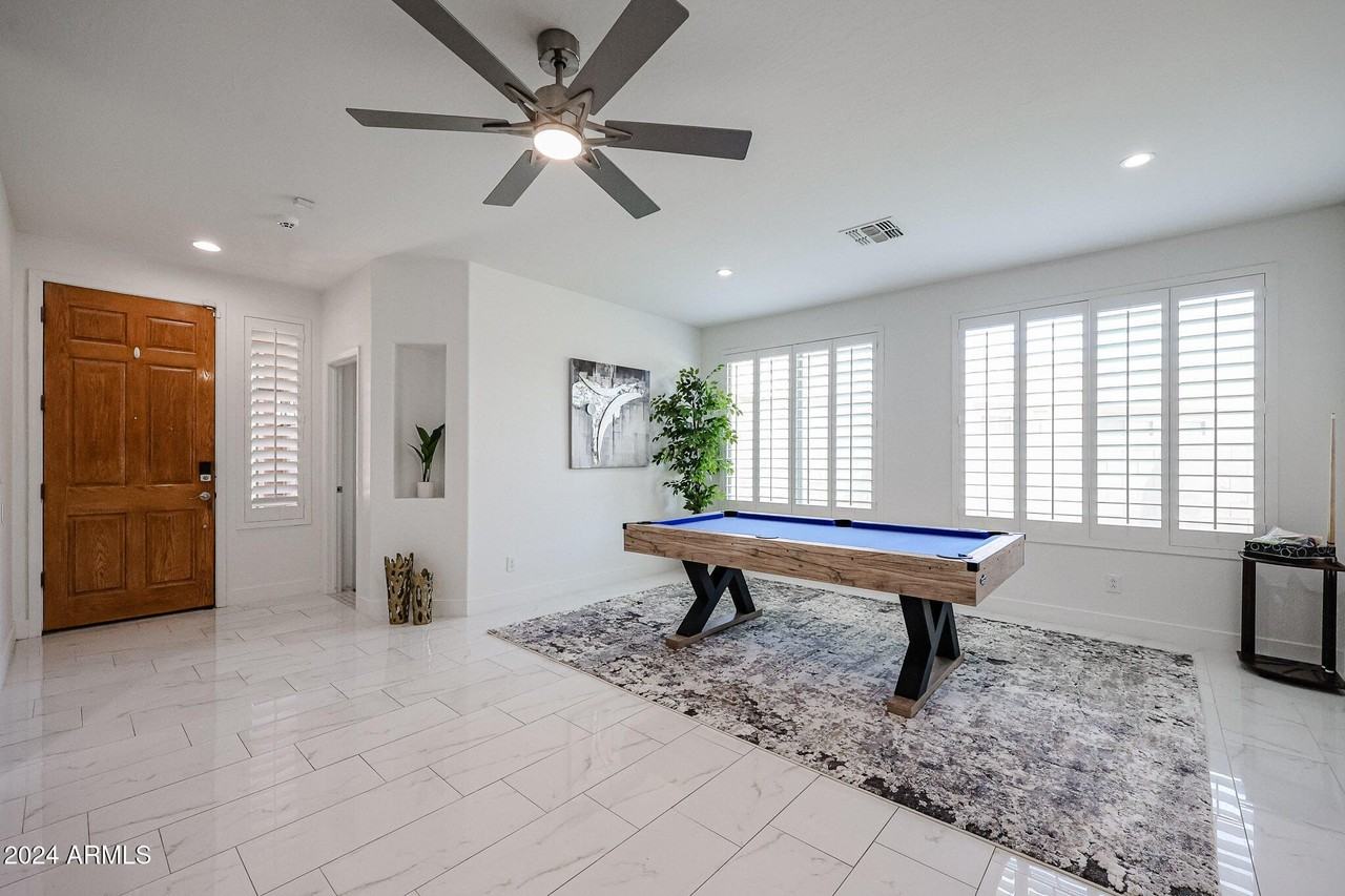 10101 W Cordes Rd - Photo 6 of 41