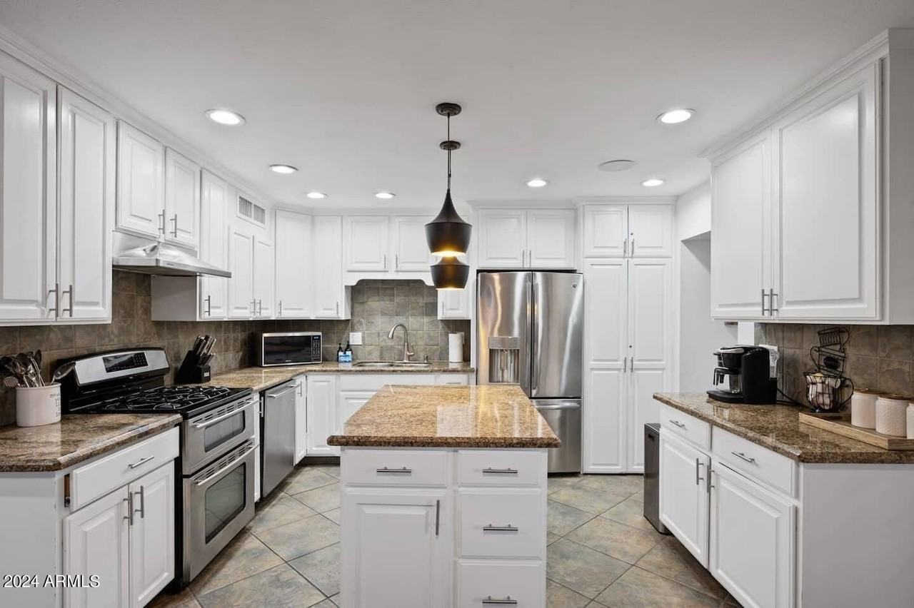 8336 E Sells Dr - Photo 3 of 35