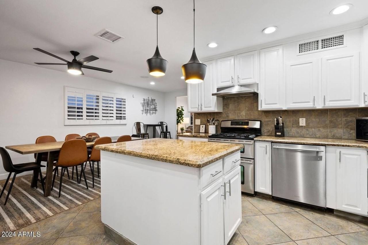 8336 E Sells Dr - Photo 4 of 35