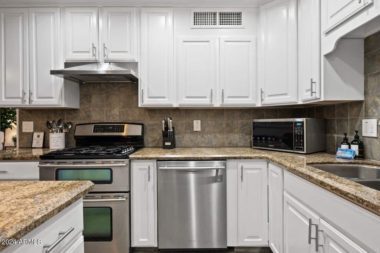 8336 E Sells Dr - Photo 6 of 35