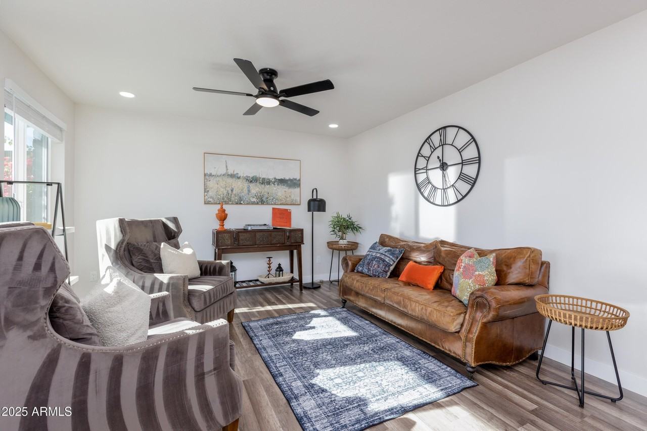 2936 W Michelle Dr - Photo 2 of 32