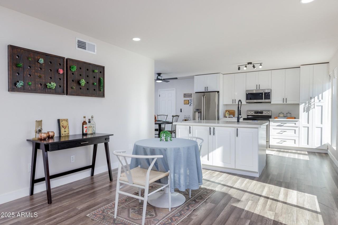 2936 W Michelle Dr - Photo 3 of 32