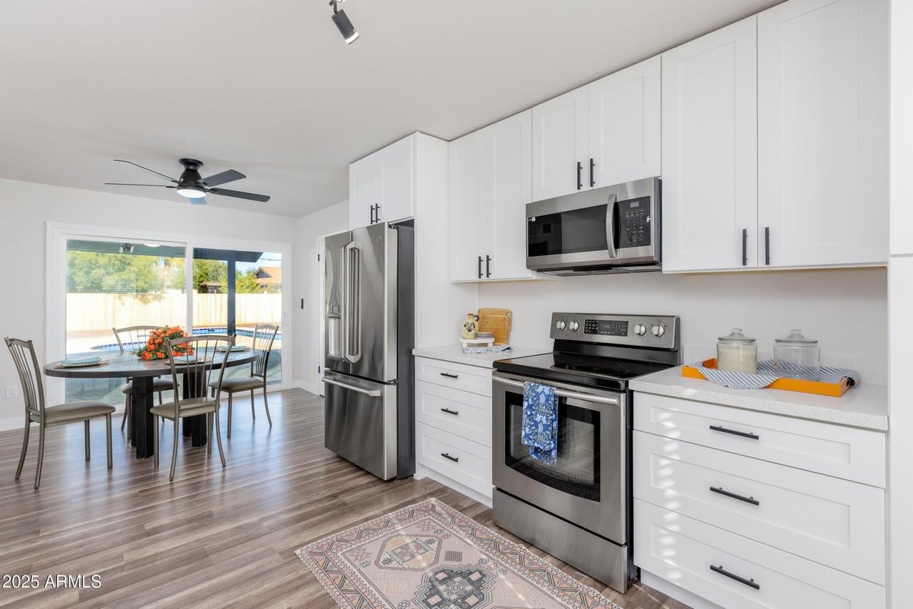 2936 W Michelle Dr - Photo 7 of 32