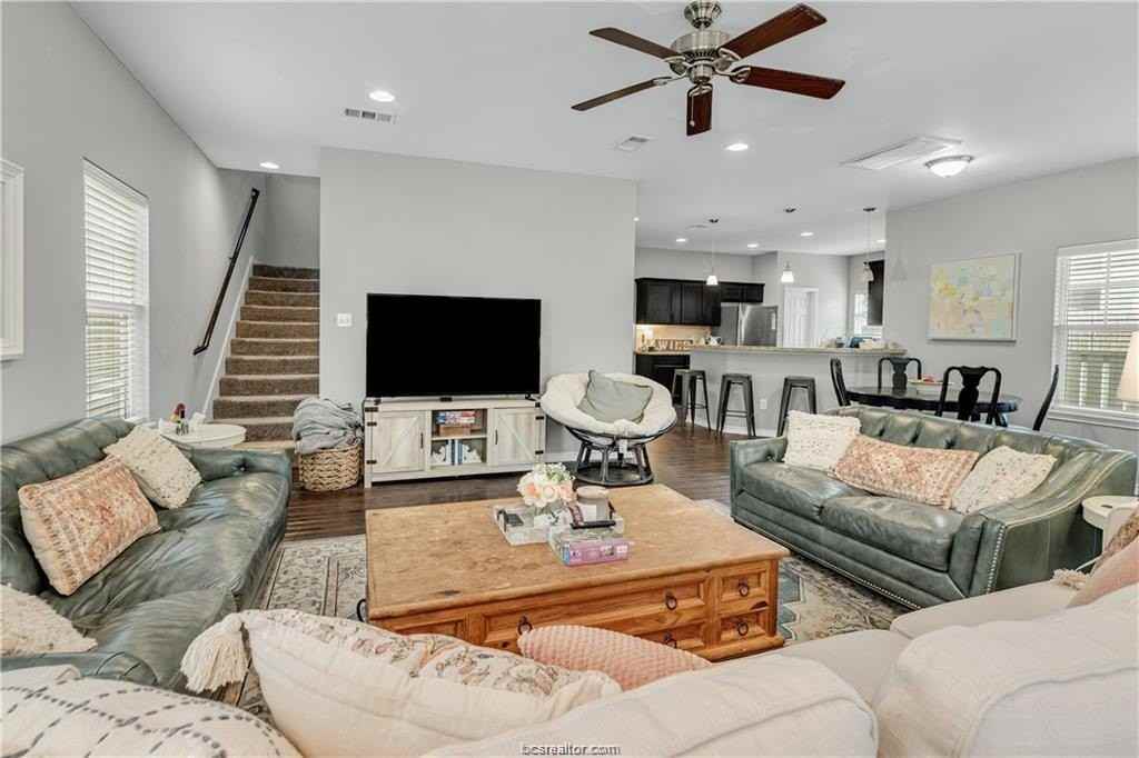 410 Montclair Ave - Photo 3 of 23