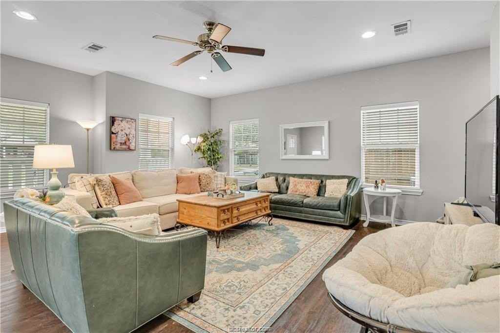 410 Montclair Ave - Photo 4 of 23