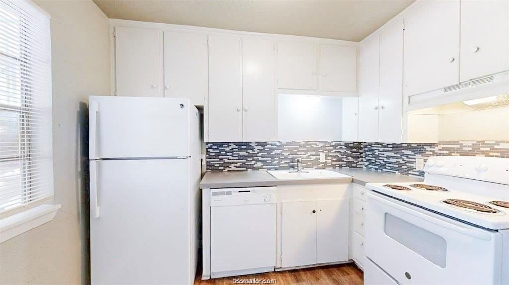 3800 E 29th St #13 - Photo 6 of 17