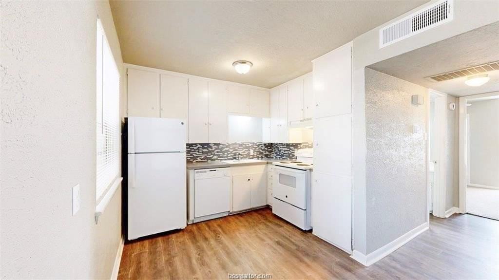 3800 E 29th St #13 - Photo 7 of 17
