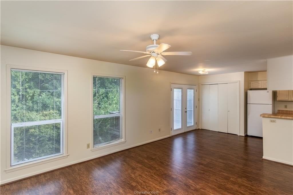 811 Yegua St Apt 3 - Photo 3 of 6