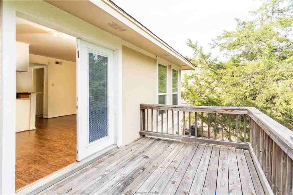 811 Yegua St Apt 3 - Photo 6 of 6