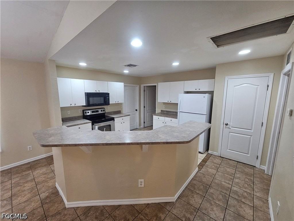 744 Burns Ave S - Photo 3 of 11