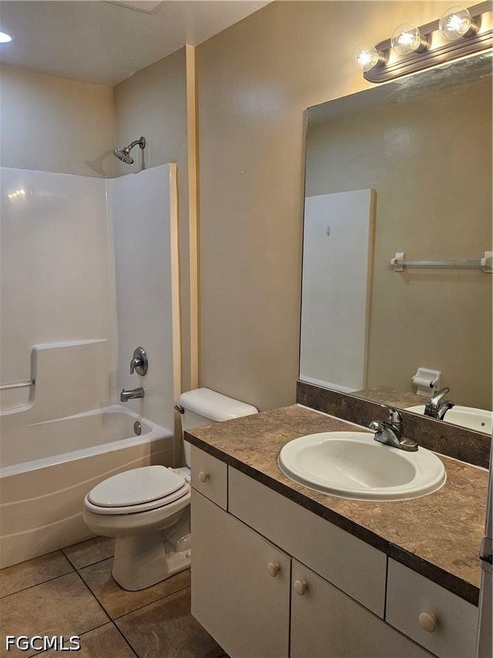 744 Burns Ave S - Photo 6 of 11