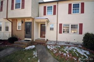 featured image of 4 White Oaks Dr