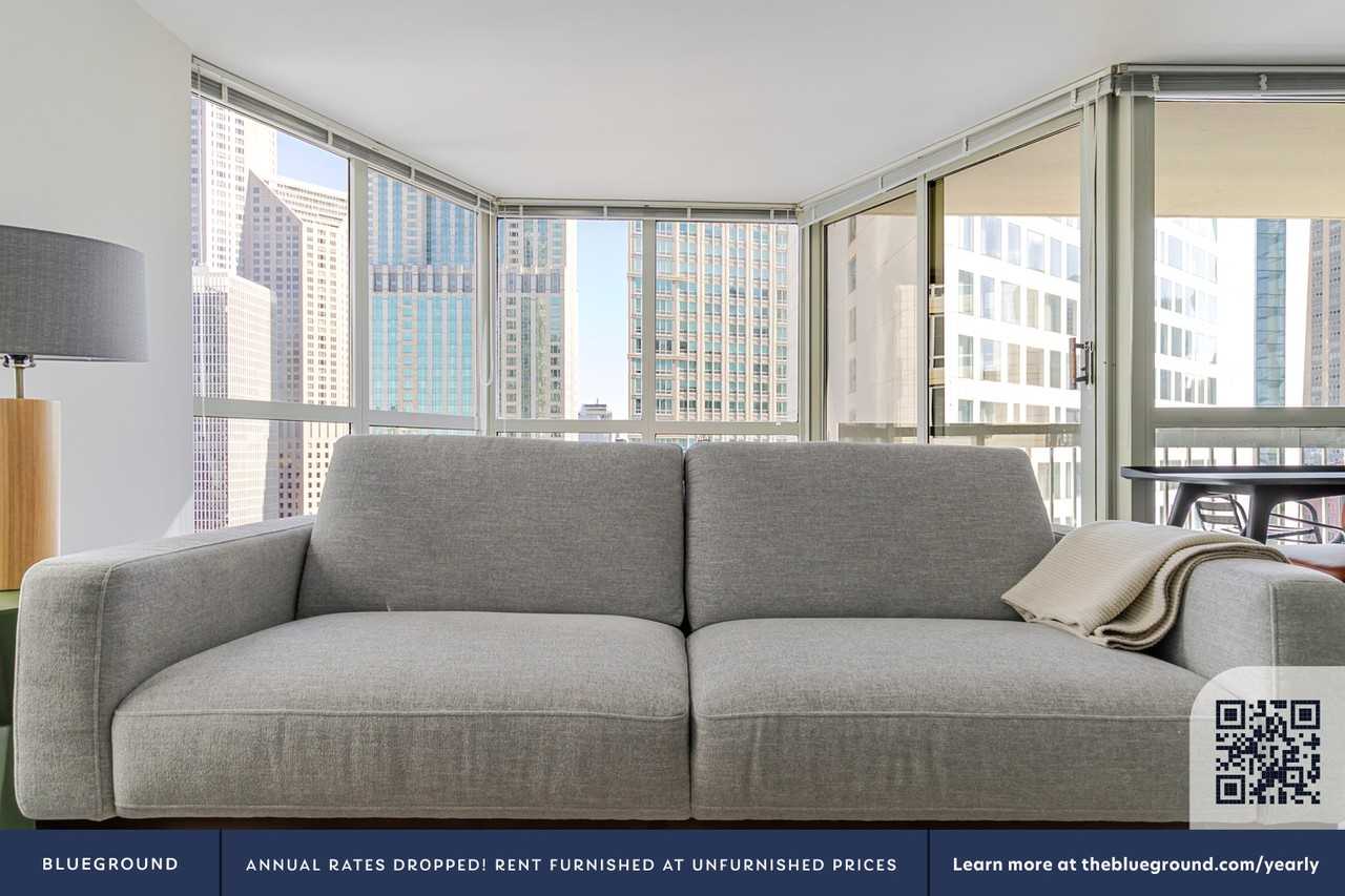 1 East Delaware Place - Photo 3 of 38