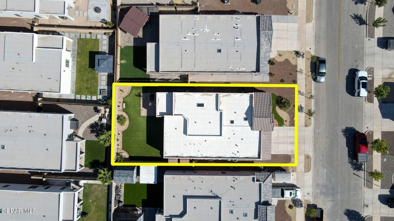 1149 Stoke St - Photo 4 of 30